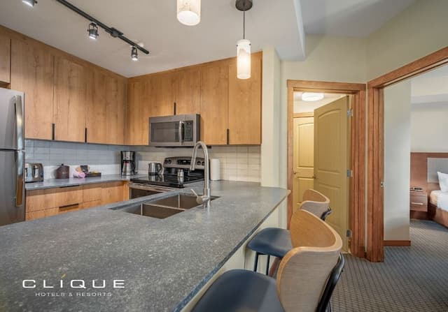 Suite, 2 Bedrooms (King in Master, Queen in 2nd Bedroom)