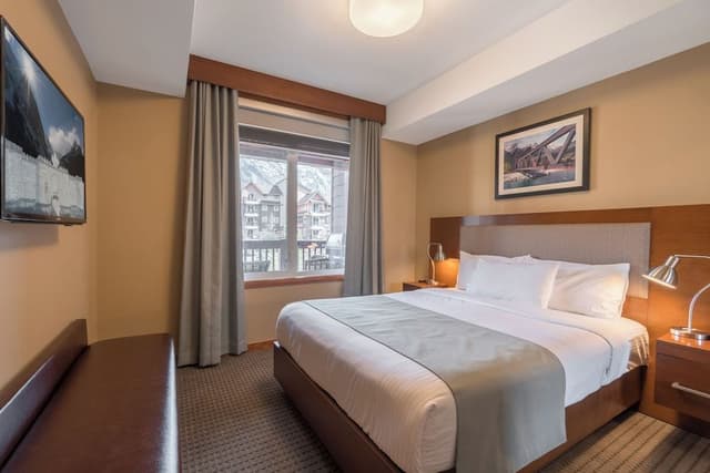 Suite, 2 Bedrooms (King in Master, Queen in 2nd Bedroom)