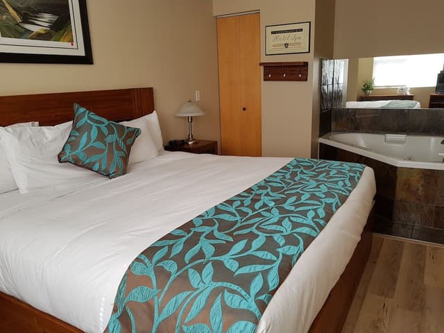 Luxury Condo, 3 Bedrooms, Jetted Tub, Mountain View