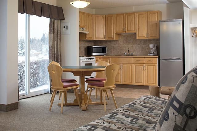 Two Bedroom Apartment, 2 Queens