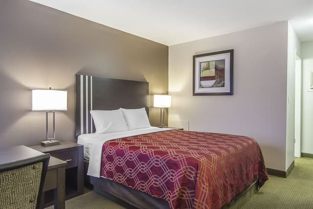 Standard Room, 1 Queen Bed, Non Smoking