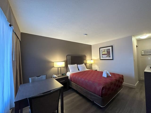 Standard Room, 1 Queen Bed, Non Smoking
