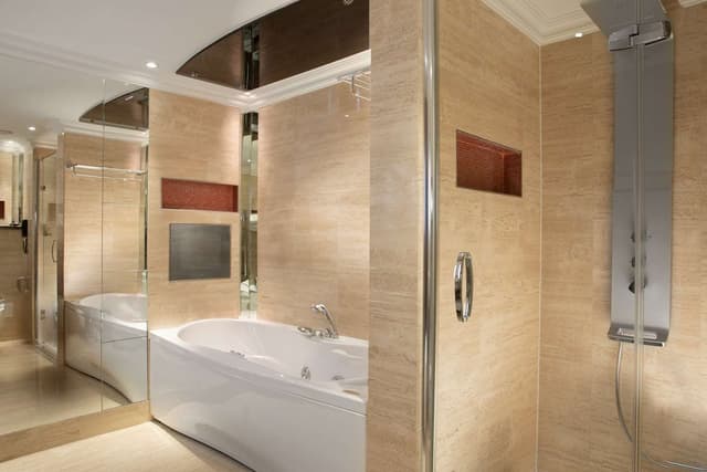 ROYAL SUITE WITH LOUNGE
