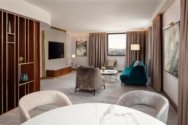KING APARTMENT SUITE