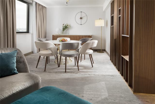 KING APARTMENT SUITE