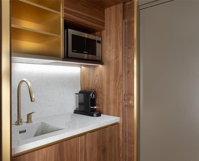 KING APARTMENT SUITE