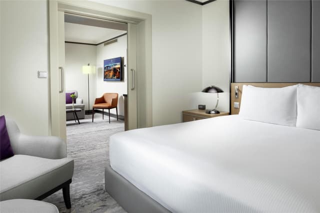 KING JUNIOR SUITE
