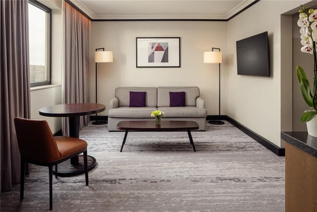 KING JUNIOR SUITE