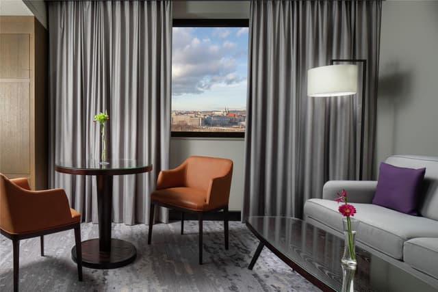 KING JUNIOR SUITE