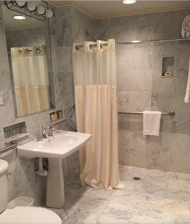 Deluxe Room, 1 Queen Bed, Accessible