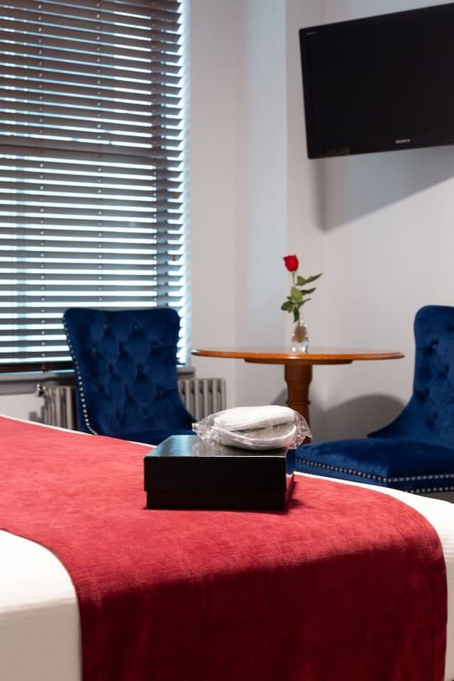 One King Bed, Standard