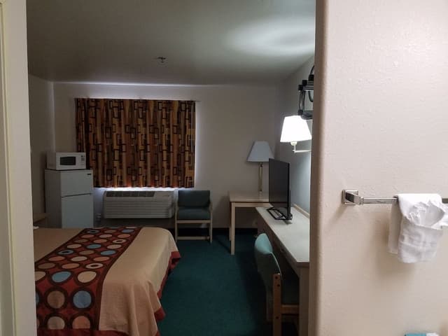 Deluxe Room, 1 Queen Bed, Non Smoking