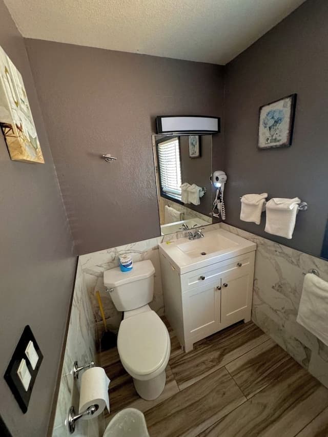 Royal Room, 1 King Bed, Non Smoking, Private Bathroom