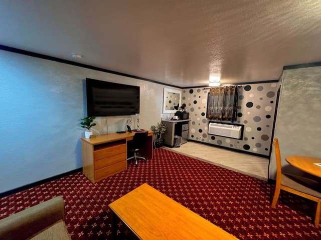 Deluxe Room, 2 Queen Beds, Non Smoking, Refrigerator & Microwave