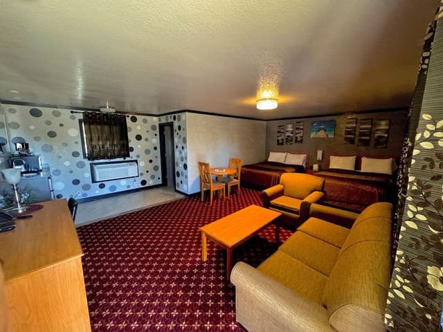 Deluxe Room, 2 Queen Beds, Non Smoking, Refrigerator & Microwave