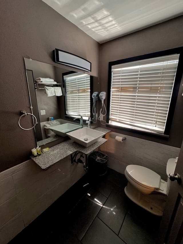 Luxury Studio Suite, 1 King Bed, Non Smoking, Jetted Tub