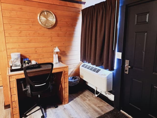 Deluxe Suite, 1 King Bed, Hot Tub