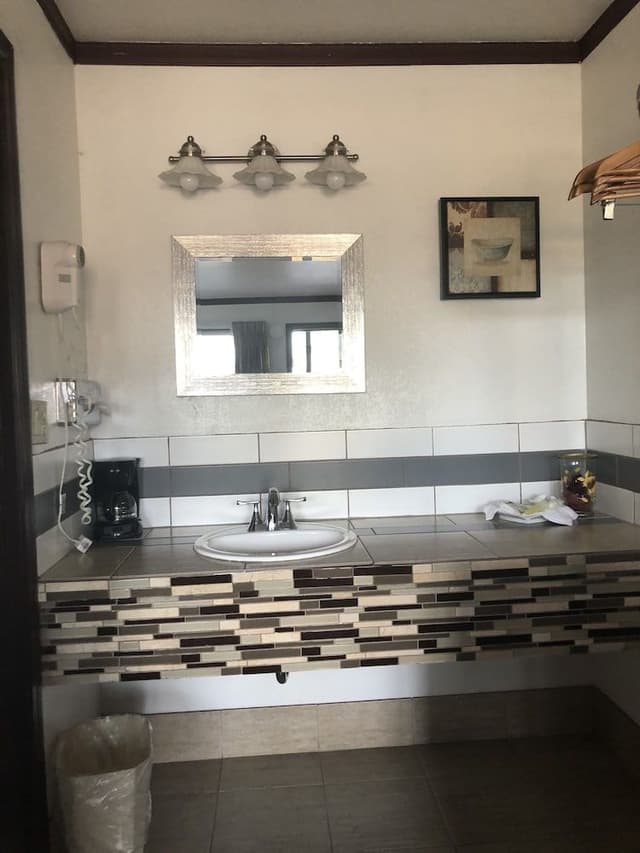 Standard Room, 1 Queen Bed