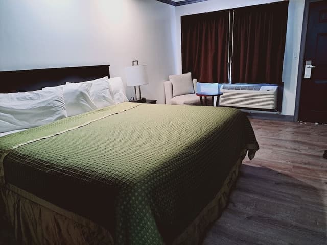 Standard Room, 1 King Bed