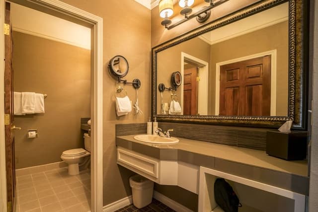 Suite, 1 King Bed, Ground Floor (No View)