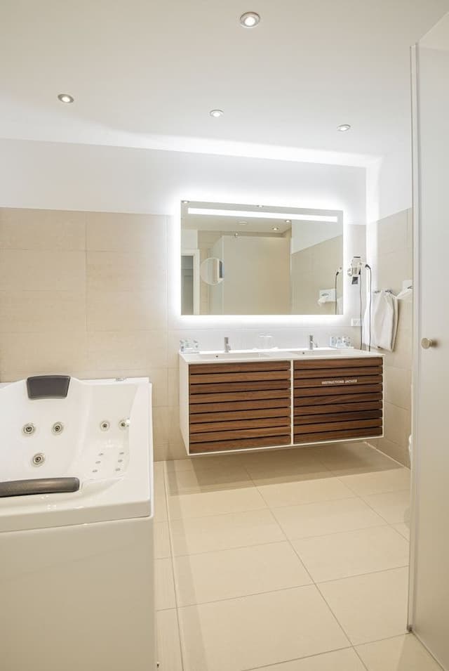 Suite, Jetted Tub, Lake View