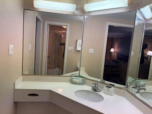 Standard Room, 1 King Bed
