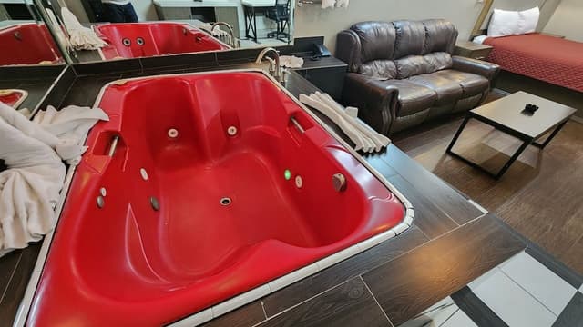 Presidential Suite, 1 King Bed, Smoking, Hot Tub