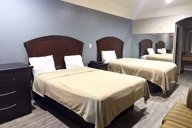 2 Queen Beds Non-Smoking