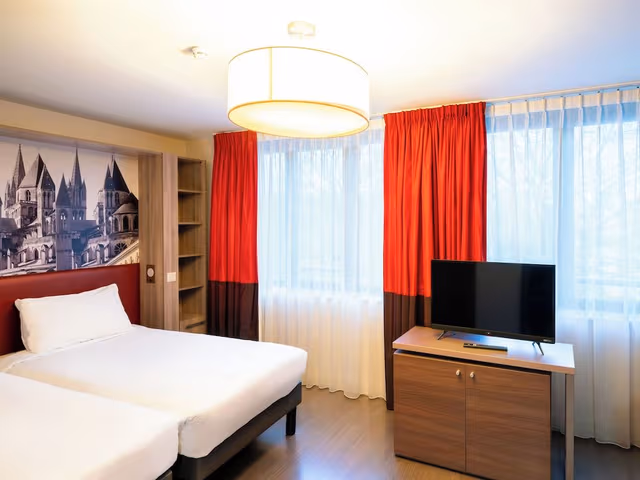 Standard Studio, 2 Twin Beds, Mobility Accessible