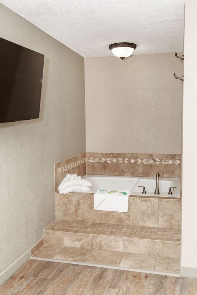 Executive Suite, 1 King Bed, Jetted Tub