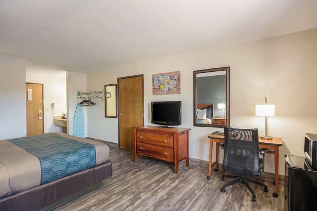 Room, 1 King Bed, Non Smoking
