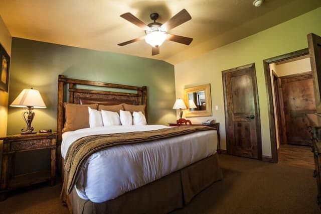 Hillside Classic Suite