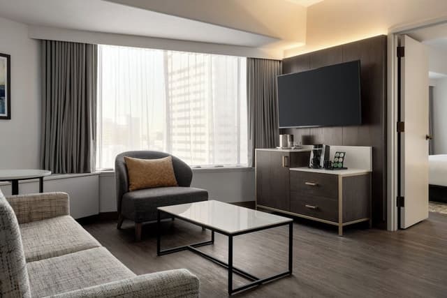 Junior Studio Suite, 1 King Bed, City View