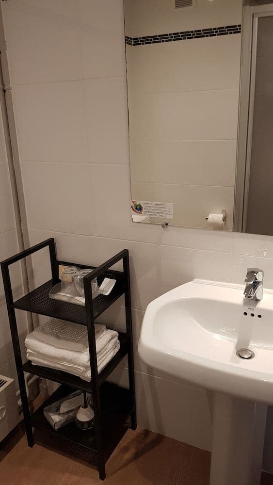 Standard Twin Room (with SAUNA access)