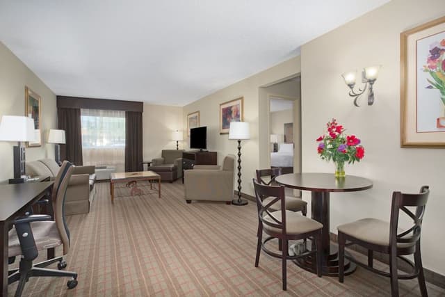 Suite, 1 King Bed