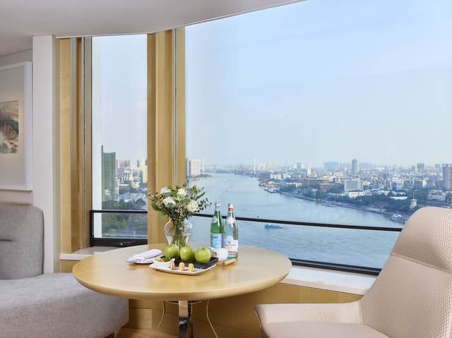 Club Deluxe Room River View King Bed