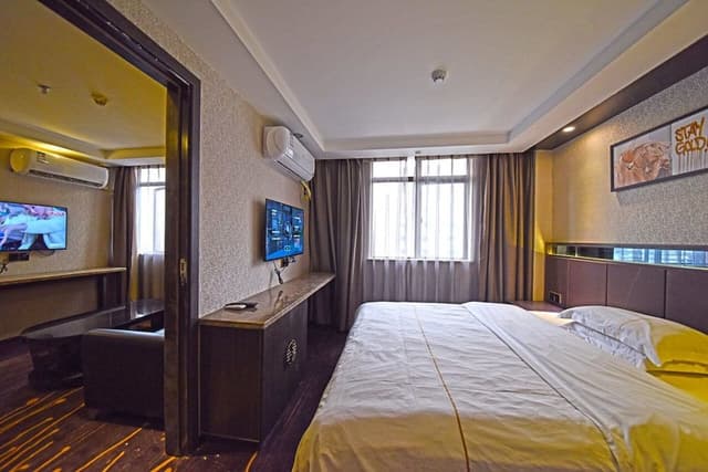 Deluxe Suite