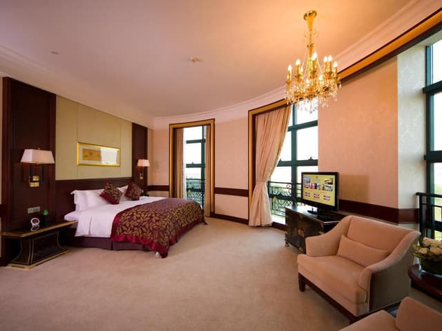 Deluxe Suite