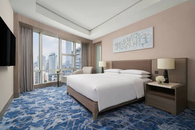 Deluxe Suite, 1 King Bed, City View