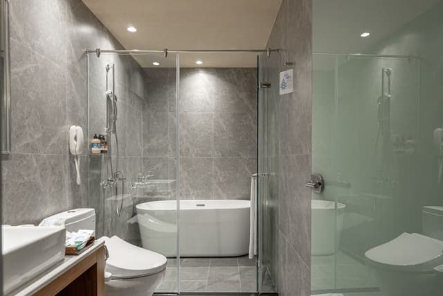 Deluxe Room, 2 Queen Beds, Bathtub, City View