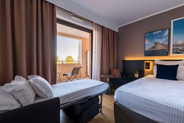 Deluxe Room with terrace and sea view