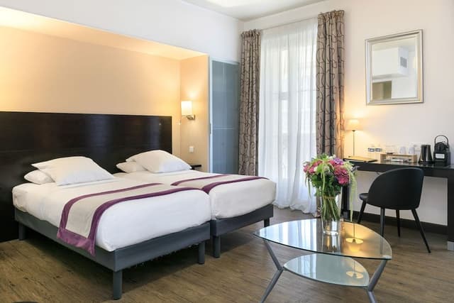 Junior Suite, 1 Queen Bed with Sofa bed