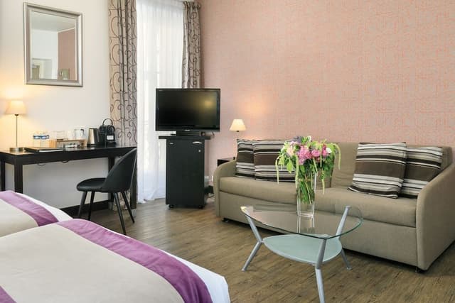 Junior Suite, 1 Queen Bed with Sofa bed