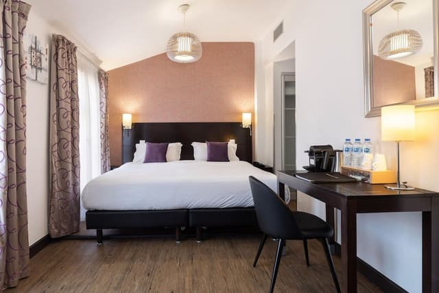 Junior Suite, 1 Queen Bed with Sofa bed