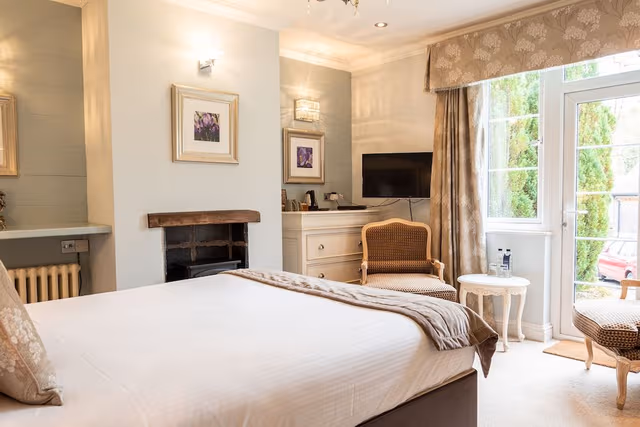 Double Room (Feature)