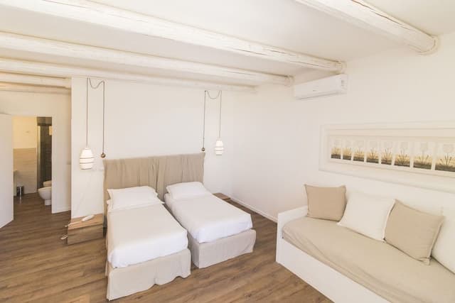 Family Room, Connecting Rooms