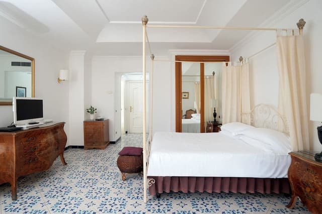 DELUXE JUNIOR SUITE SEA VIEW