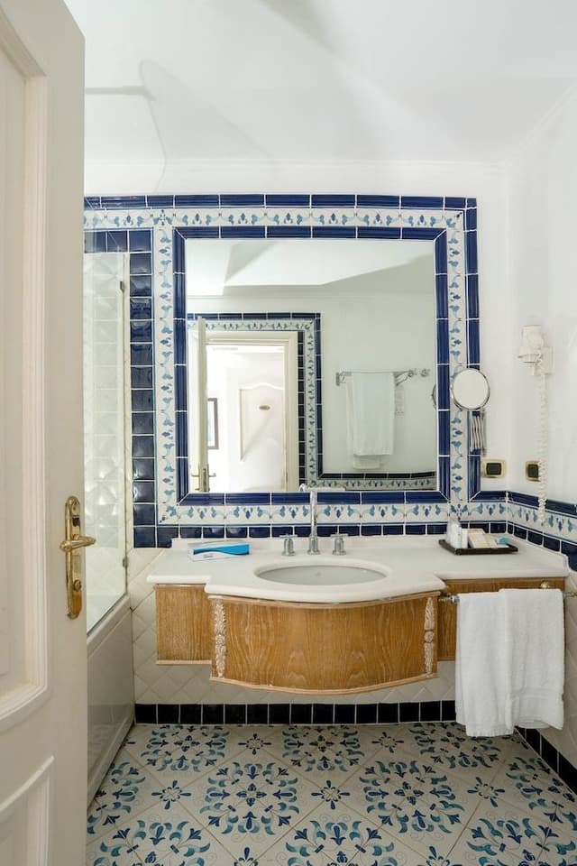 DELUXE JUNIOR SUITE SEA VIEW