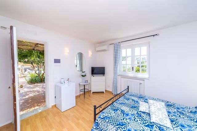 Classic Double Room, Garden View
