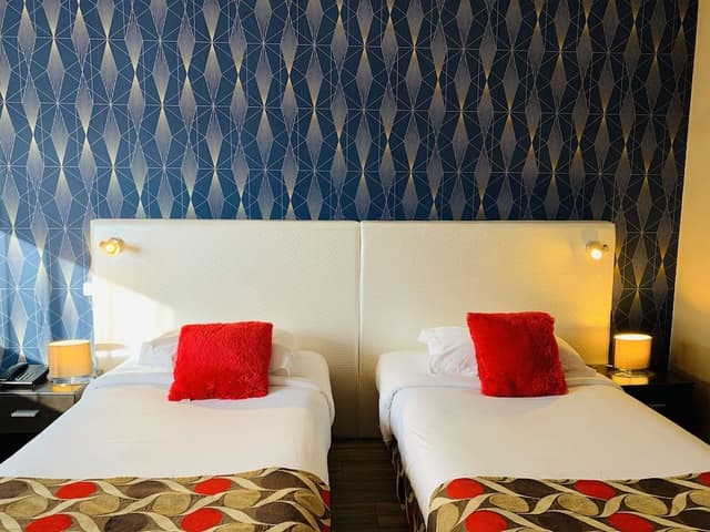 LUXURY 2 SINGLE BEDS